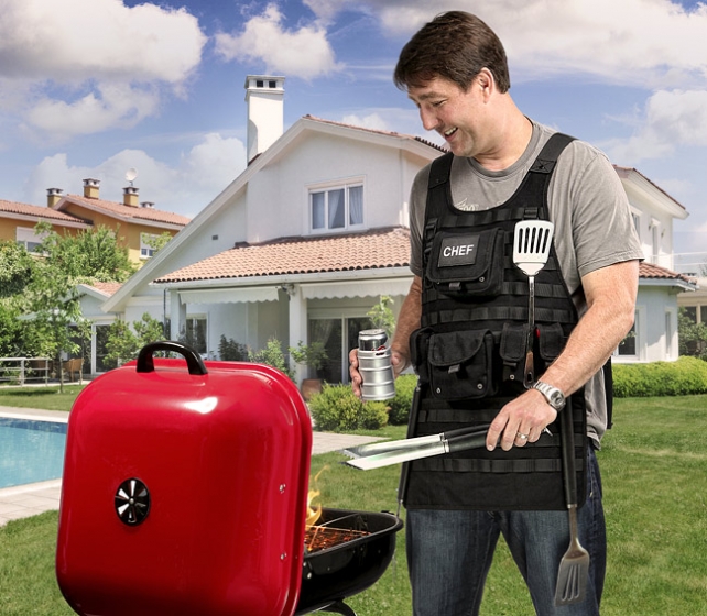 11cd_tactical_bbq_apron_inuse